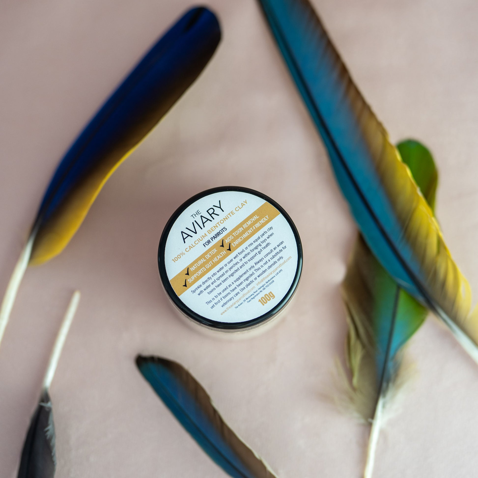 Pure calcium bentonite clay for parrots